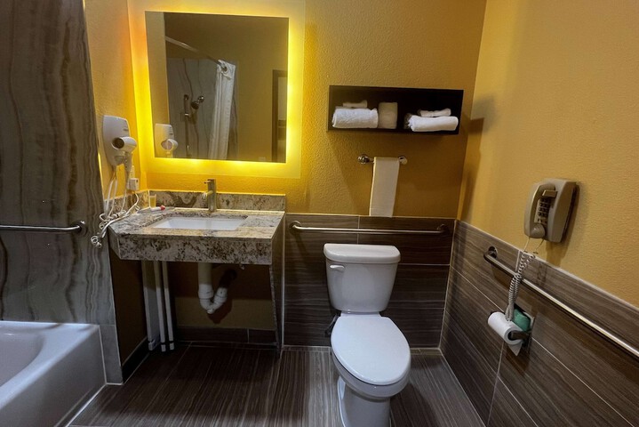 Room 12 of 27