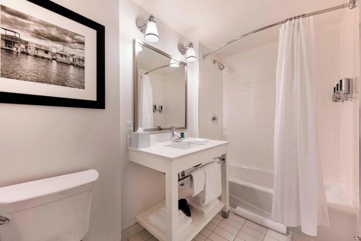 Four Points by Sheraton Kelowna Airport
