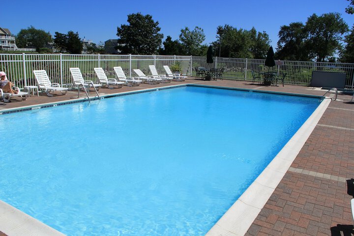 Pool 10 of 33