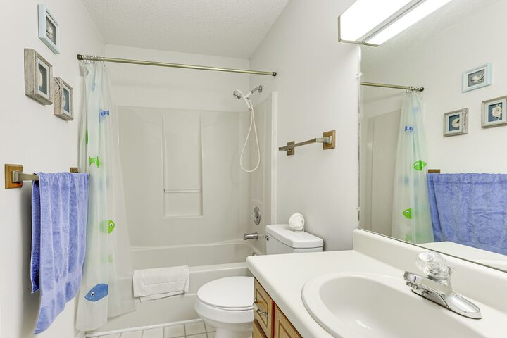 Waterfront Wheeler Lake Home w / Furnished Deck