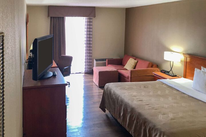 Room 26 of 38