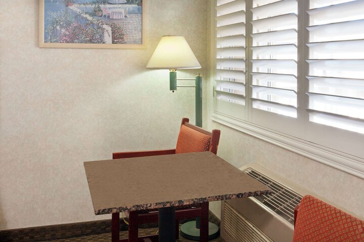 Room 20 of 33