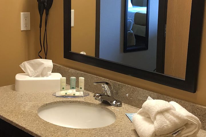 Quality Inn & Suites Minot North
