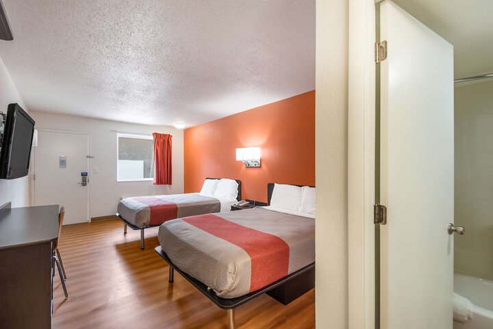 Room 26 of 35