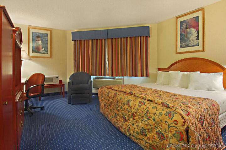 RED CARPET INN