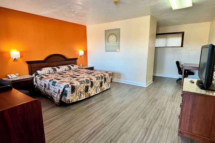 Room 10 of 13