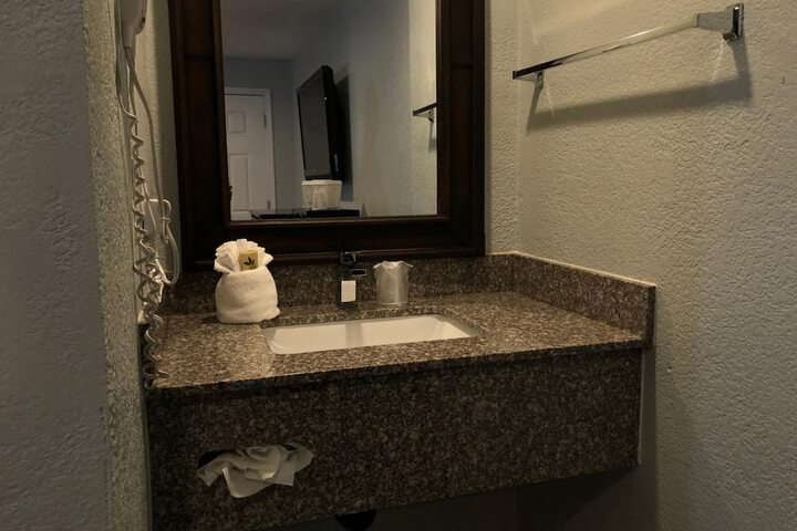 Room 10 of 22