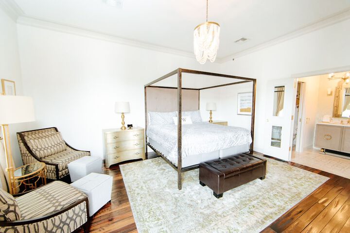 Room 32 of 50