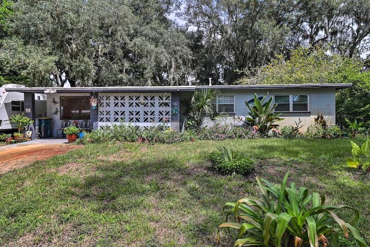 Jacksonville Getaway w / Yard 2 Mi to Beach!