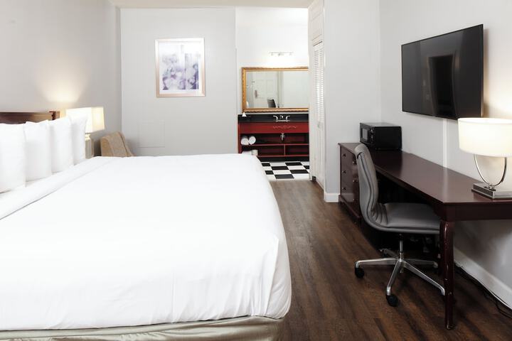 Room 16 of 38