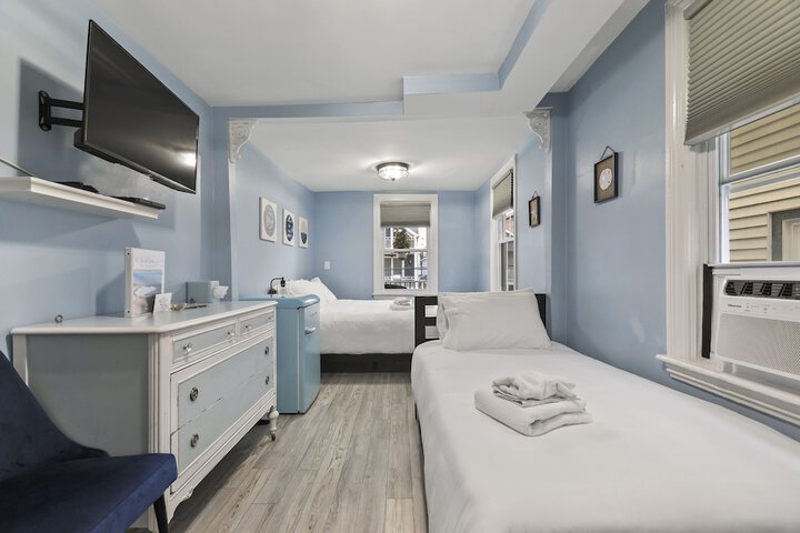 Room 12 of 99