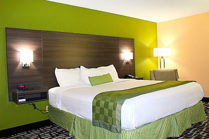 Room 10 of 28