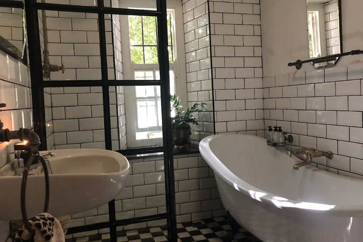 Room 9 of 32