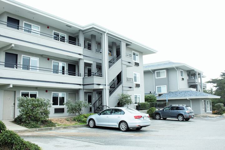 Country Inn & Suites by Radisson Monterey Beachfront-Marina, CA