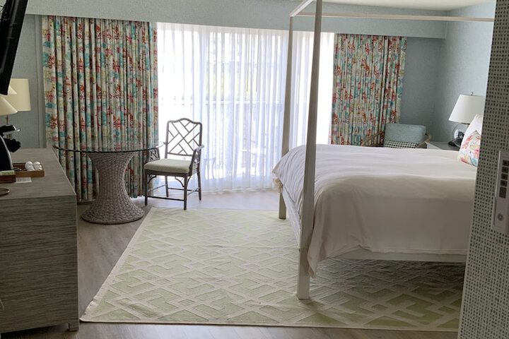 Room 22 of 76