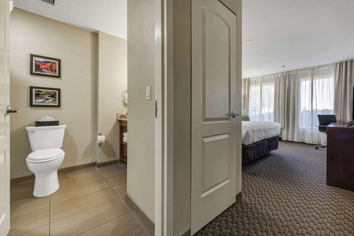 Comfort Inn & Suites Logan Near University