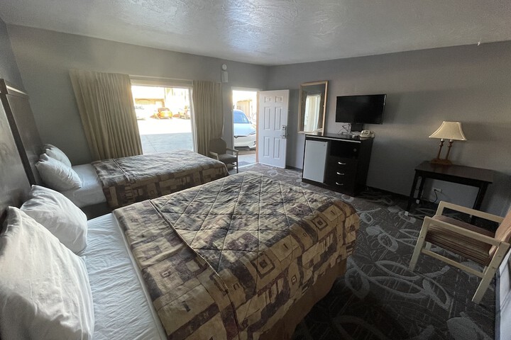 Room 10 of 16