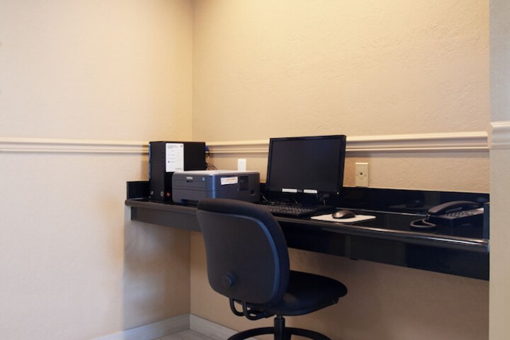 Business Center 27 of 29
