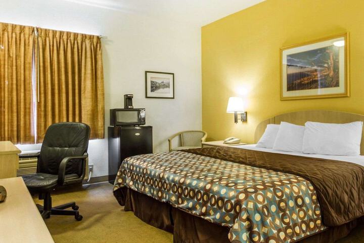 Room 14 of 23