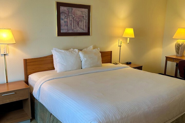 Peppermill Empress Inn