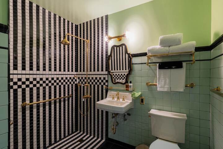 Lafayette Hotel & Club