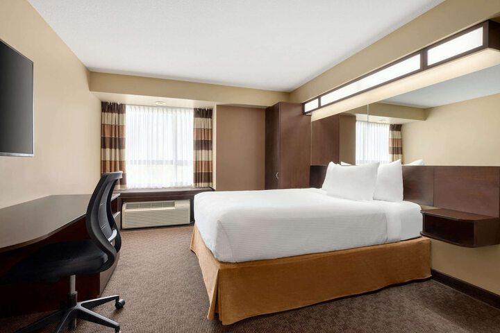 Room 12 of 38