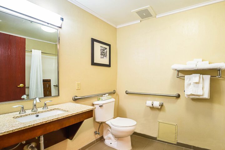 Room 16 of 35