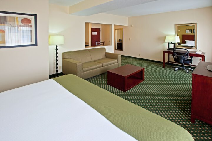 Room 13 of 35