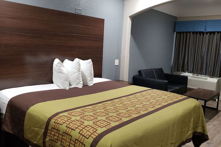 Room 28 of 53