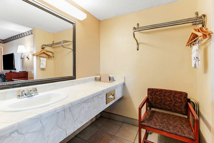 Room 7 of 28