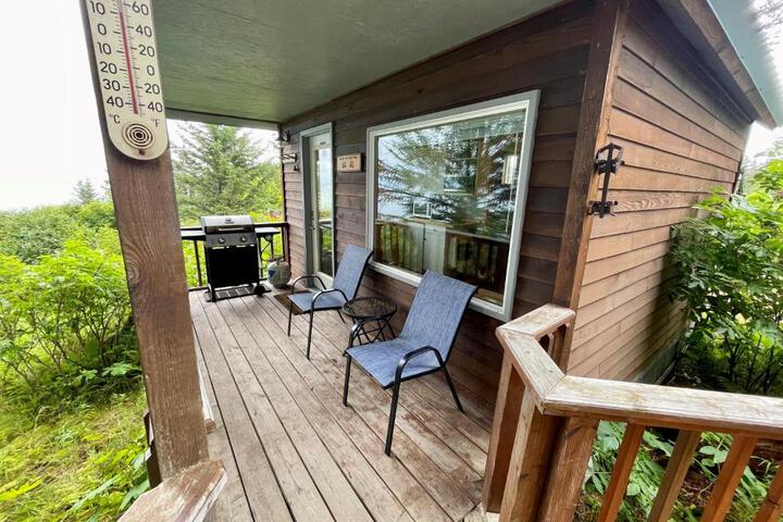 Lost Anchor Cabins - Ocean-view cabins on the bluff