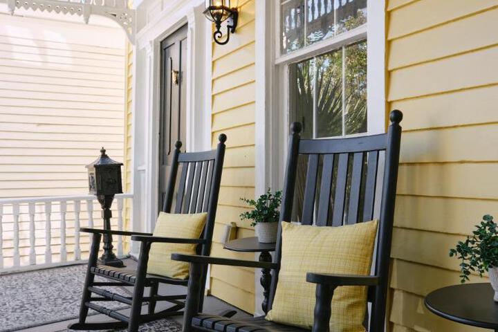 111 Waldburg street Beautifully Renovated Historic 5 bedroom 5 bath