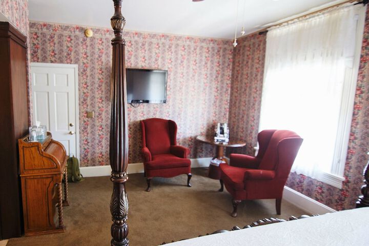 Room 55 of 104