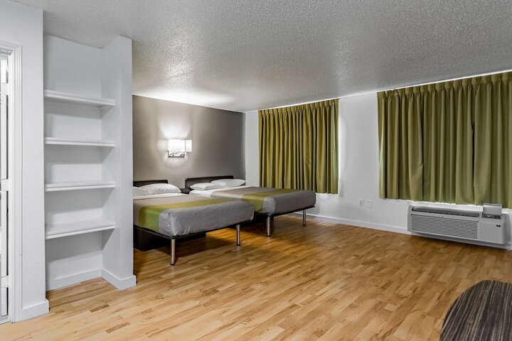 Room 34 of 43