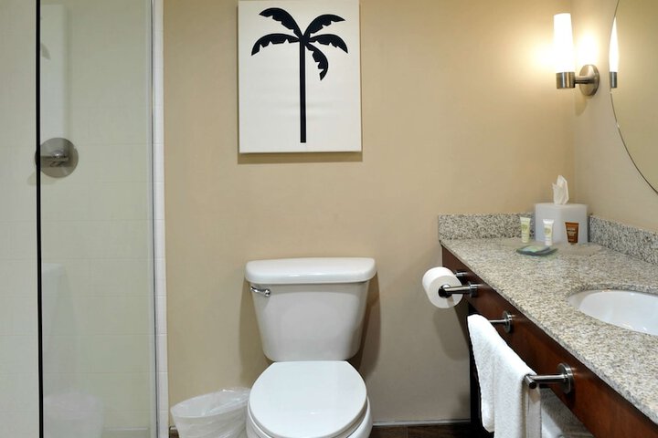 Hotel Dello Ft. Lauderdale Airport Tapestry Collection by Hilton