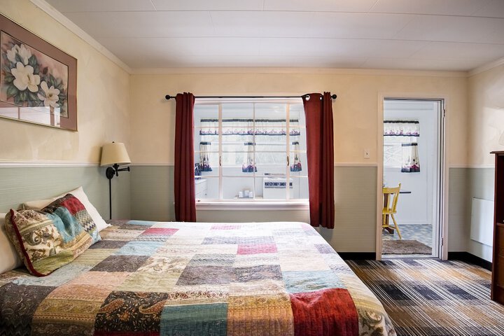 Lloyds on the River Country Inn by OYO