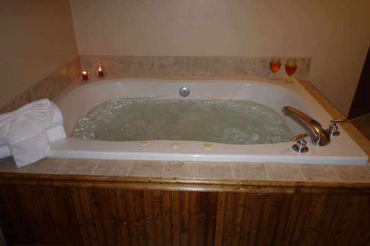 Hot Tub 46 of 51