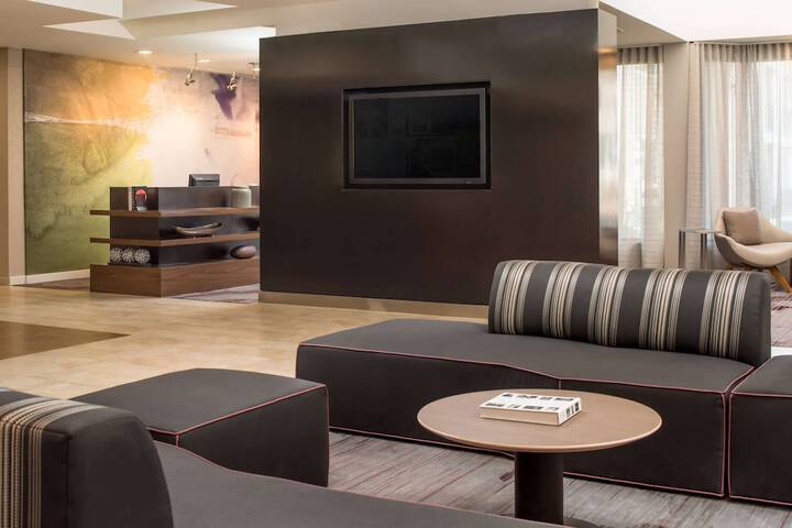 Business Center 28 of 29