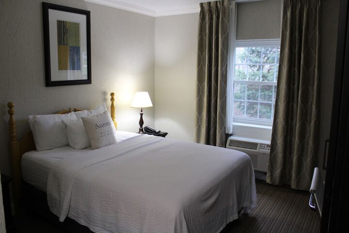 The Aurora Inn