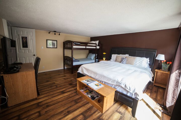 Room 32 of 48
