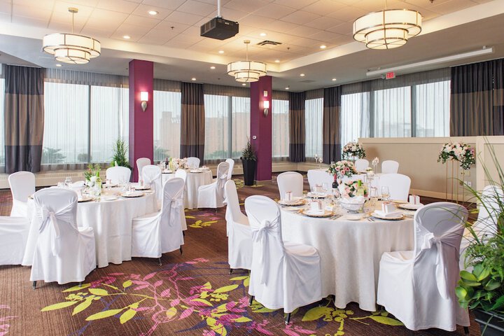 Holiday Inn Toronto - Intl Airport by IHG