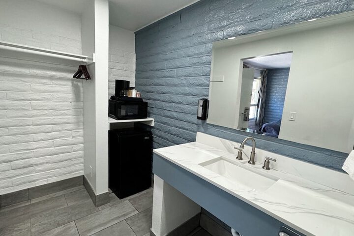 Room 40 of 89