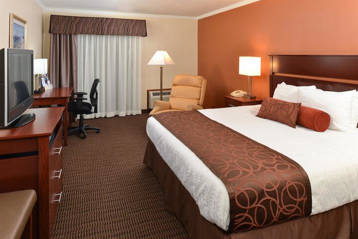 Best Western Plus Landmark Inn