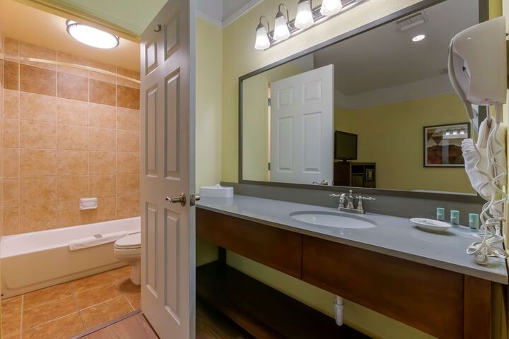 Room 13 of 28