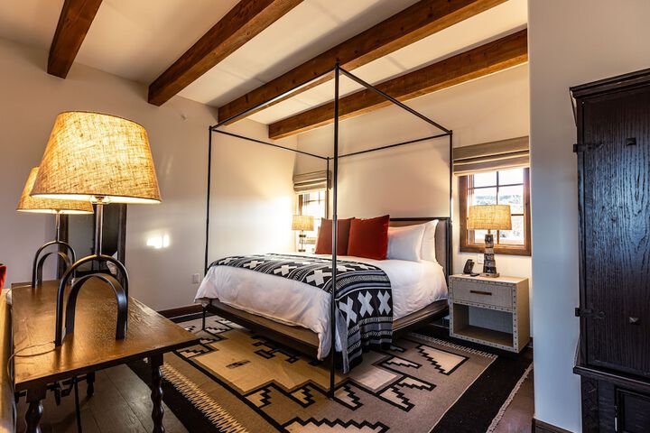 Bishops Lodge Auberge Collection