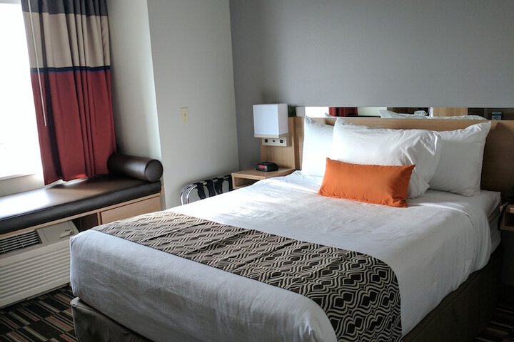 Room 28 of 46