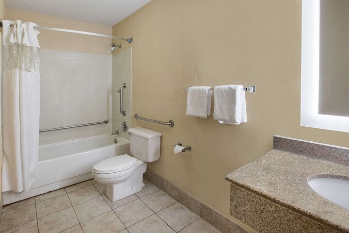 Room 6 of 23