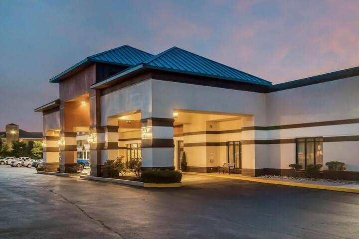 Hotel 2 of 32