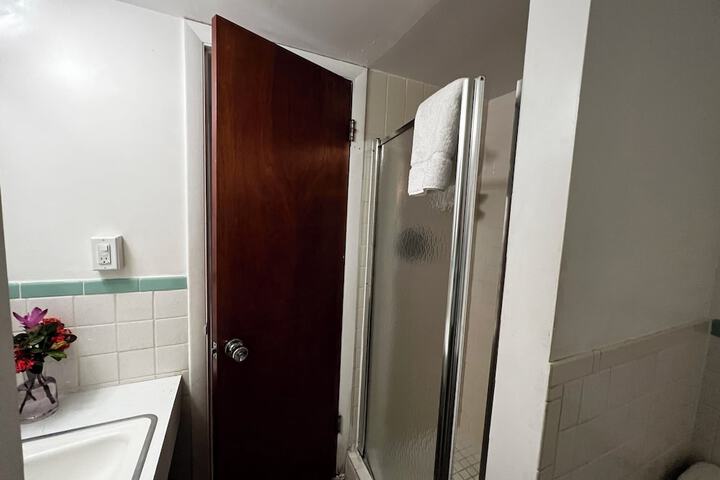 Room 10 of 16