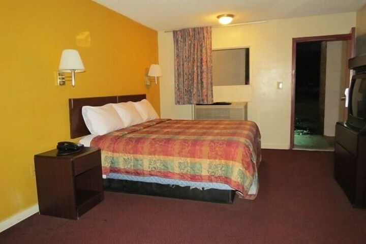 Room 13 of 18